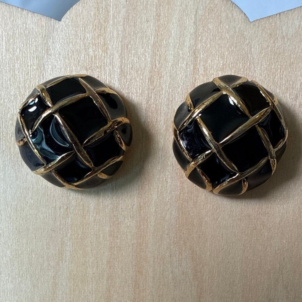 Vintage Black Enamel Gold Tone Dome Earrings Lattice Button EUC